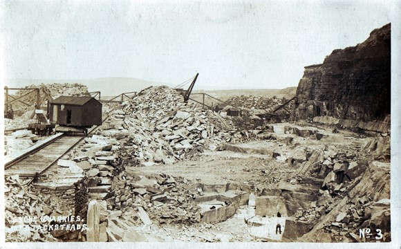 Travelling crane and working face of Siddall's Quarry which formed the western end of Lee & Greensmoor combined quarries.